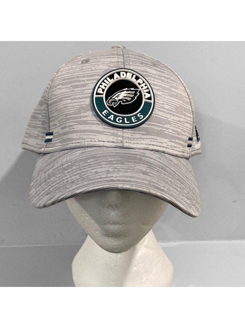 NEW Era Grey Philadelphia Eagles 2020 NFL Sideline Official 39THIRTY Flex Hat